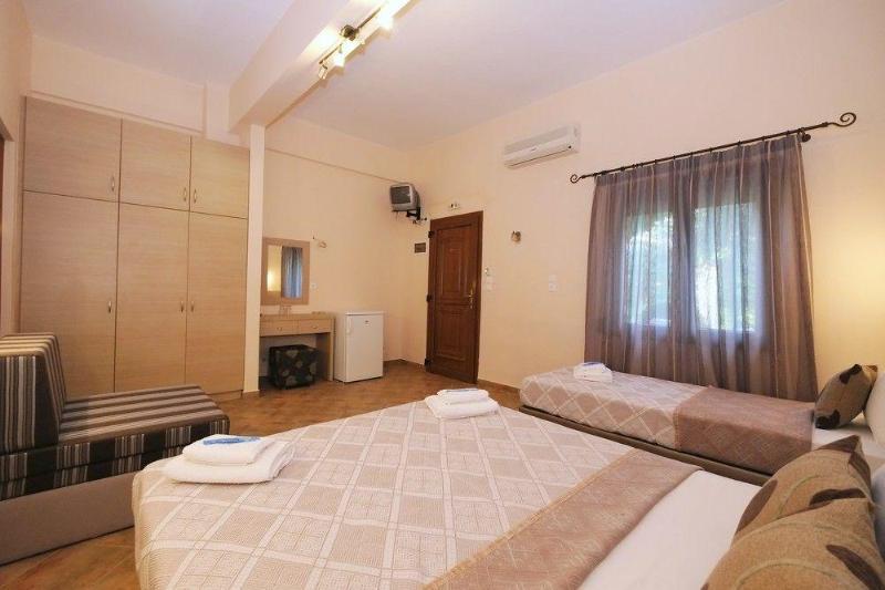 Platy Beach Hotel Екстериор снимка